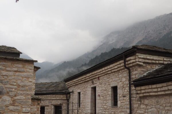 en FYSEI MONH PORETSOU 10